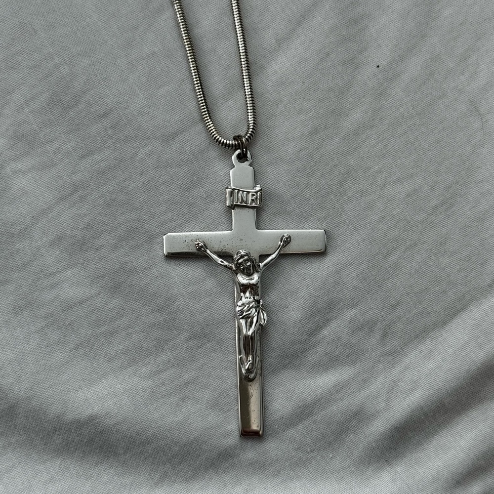Elegant Silver Crucifix Necklace